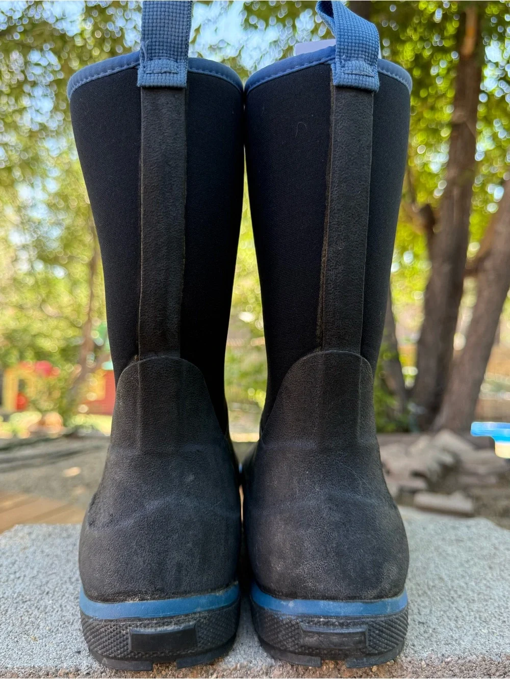 Muck Boot Company Kid's Element Neoprene boots in black and blue